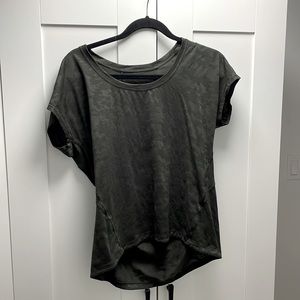 Womens lululemon short sleeve, in a size large.